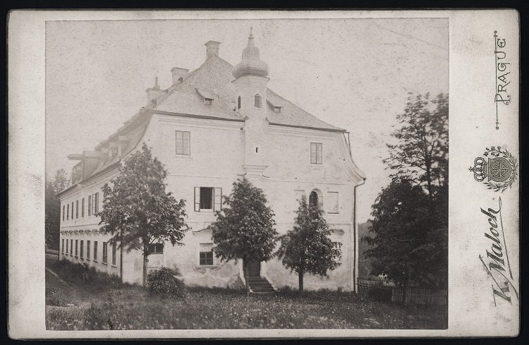 <br />Debrník Castle